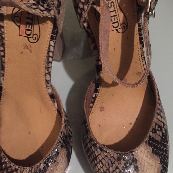 slightly small scratches on heel (no box) - Picture 7 of 7